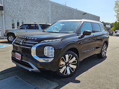 2025 Mitsubishi Outlander Platinum Edition SUV