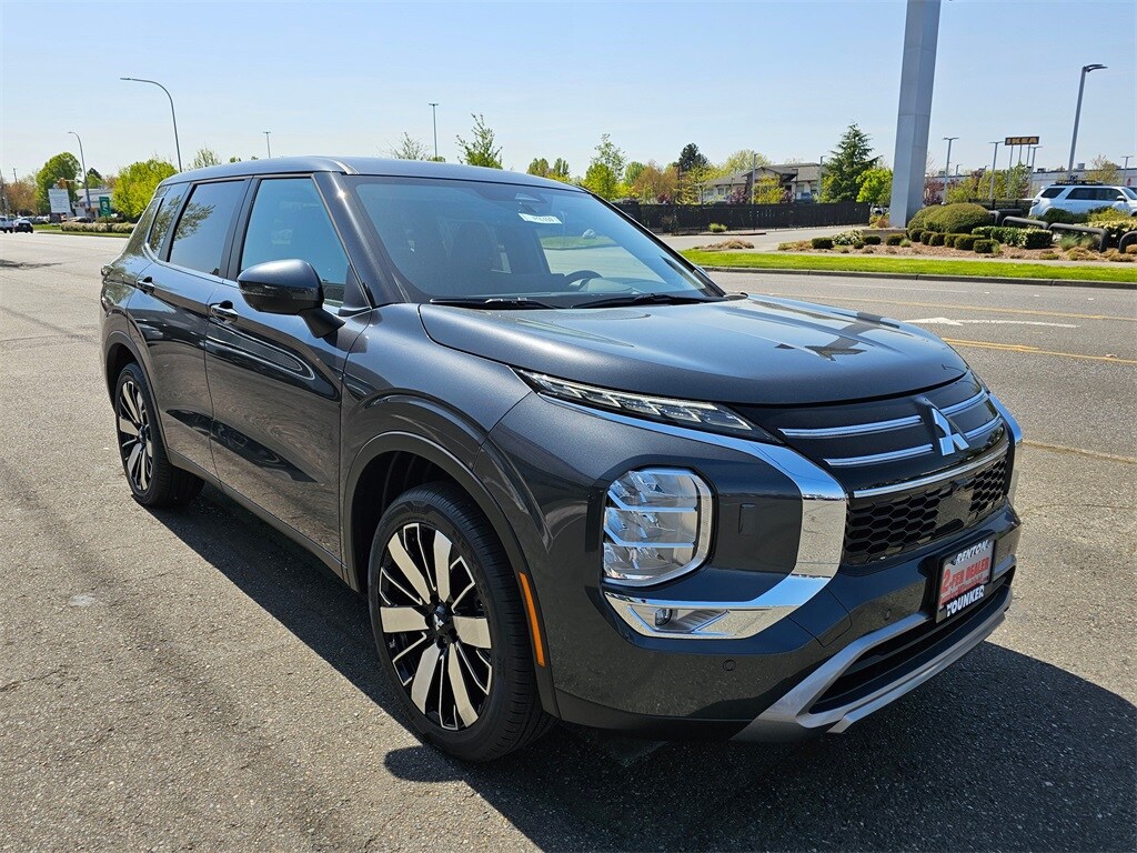 2025 Mitsubishi Outlander SE photo 2