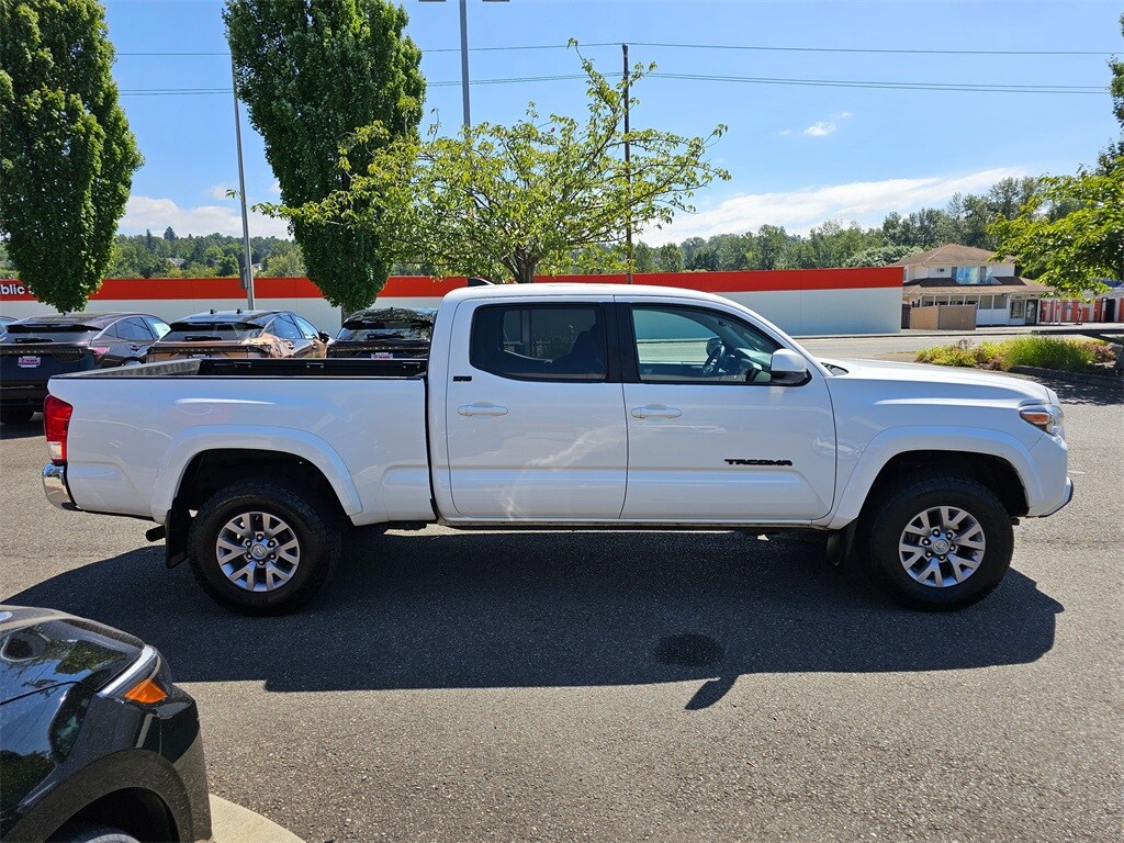 2017 Toyota Tacoma SR5 photo 4