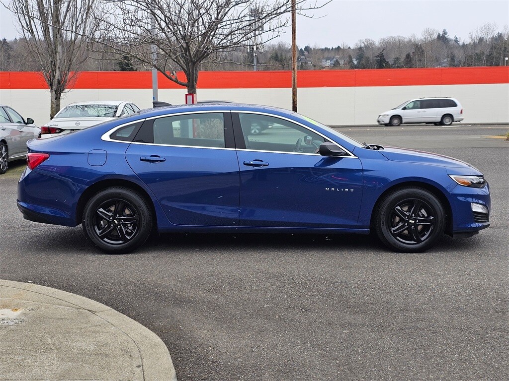 2023 Chevrolet Malibu LS photo 4