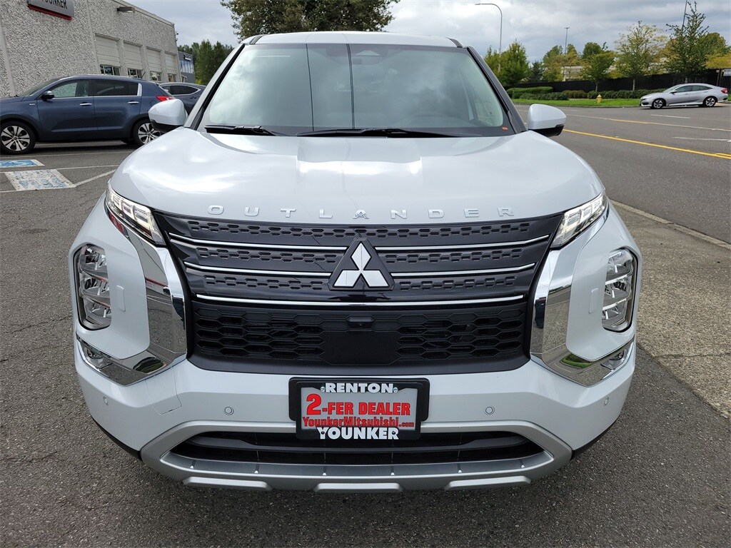 2024 Mitsubishi Outlander SE photo 2