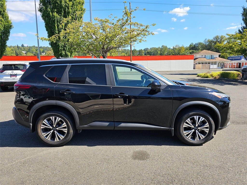 2023 Nissan Rogue SV photo 2