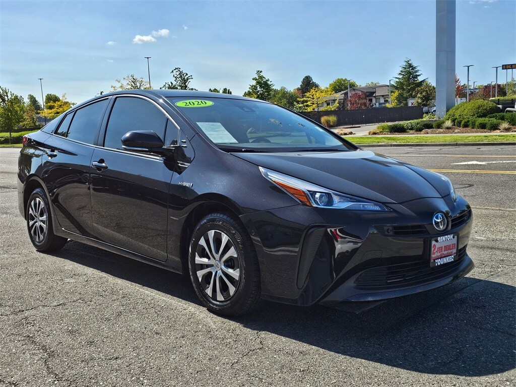 2020 Toyota Prius L photo 3
