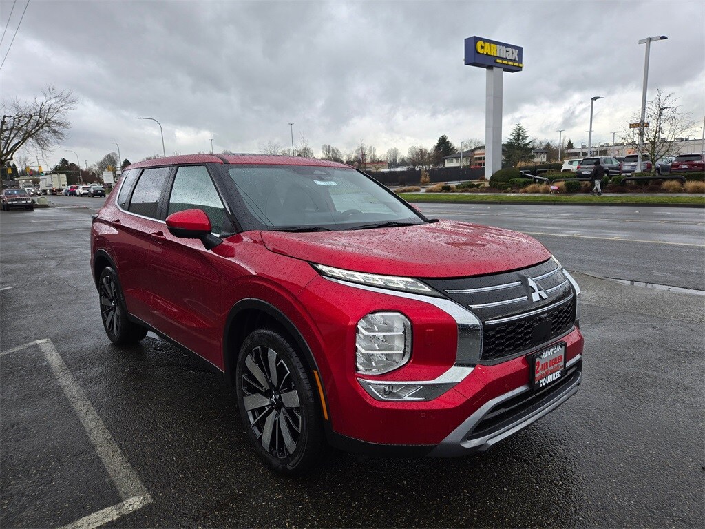2025 Mitsubishi Outlander SE photo 2