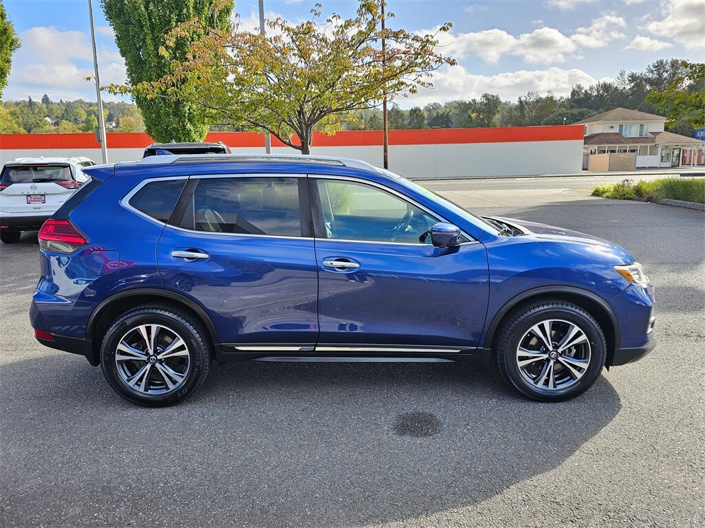 2017 Nissan Rogue SL photo 2