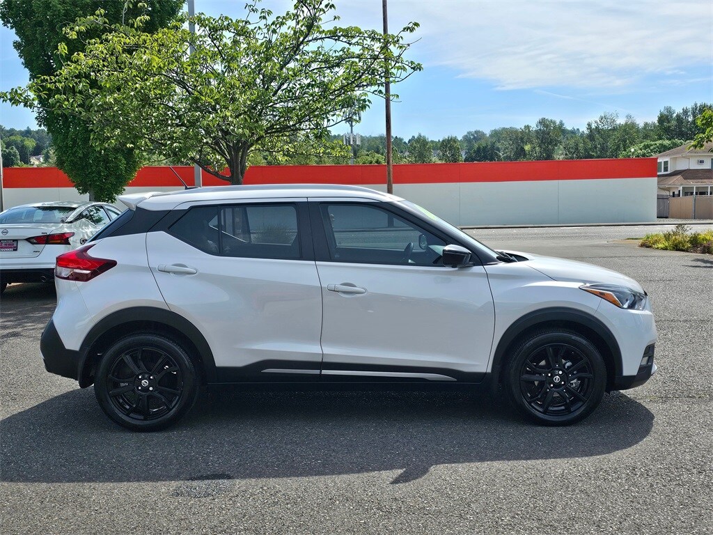 2020 Nissan Kicks SR photo 4