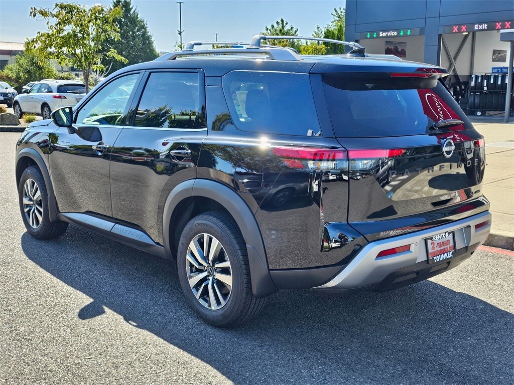 2025 Nissan Pathfinder SL photo 4