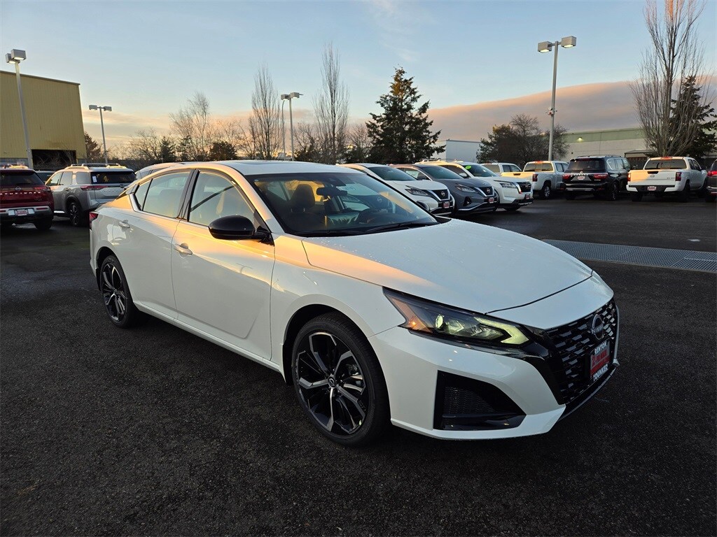 2025 Nissan Altima 2.5 SR photo 2