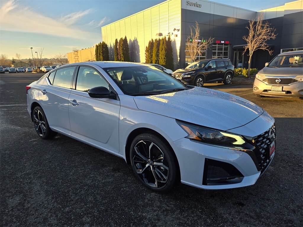 2025 Nissan Altima 2.5 SR photo 3