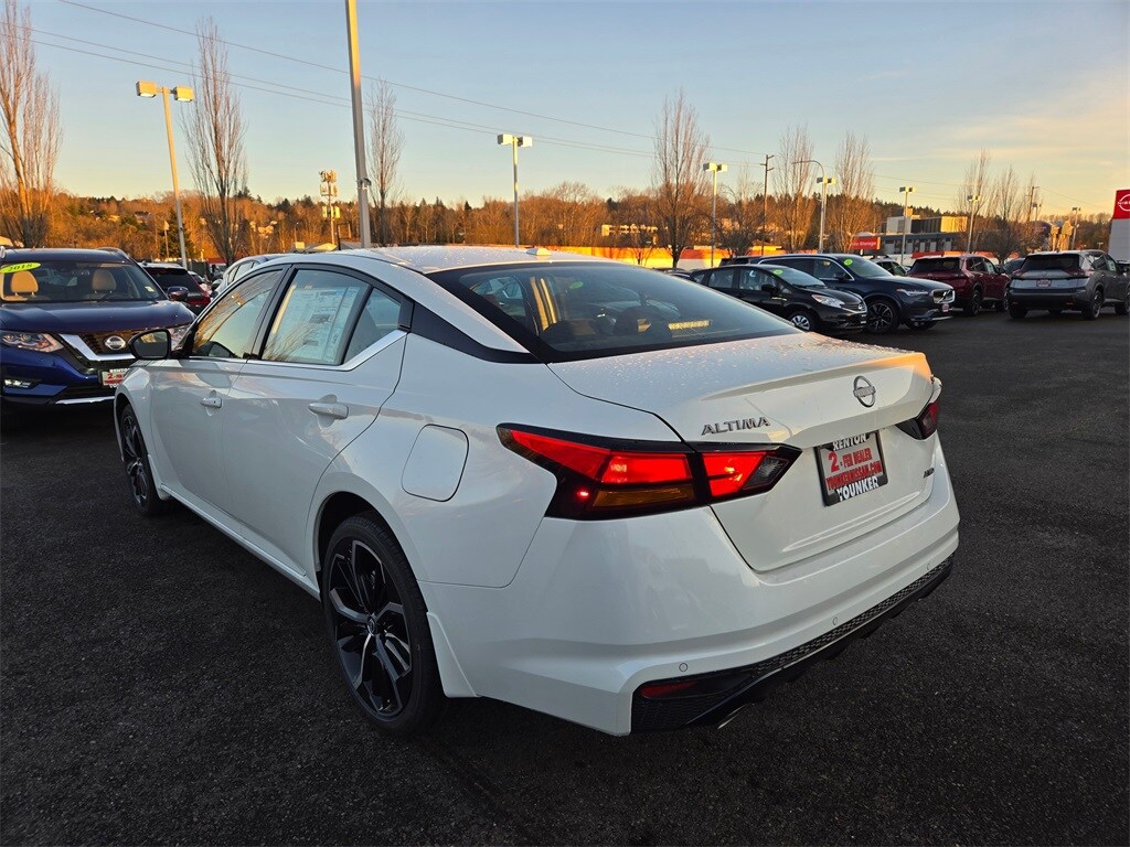 2025 Nissan Altima 2.5 SR photo 4