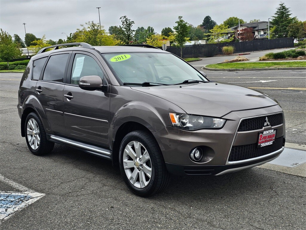 2011 Mitsubishi Outlander SE photo 3