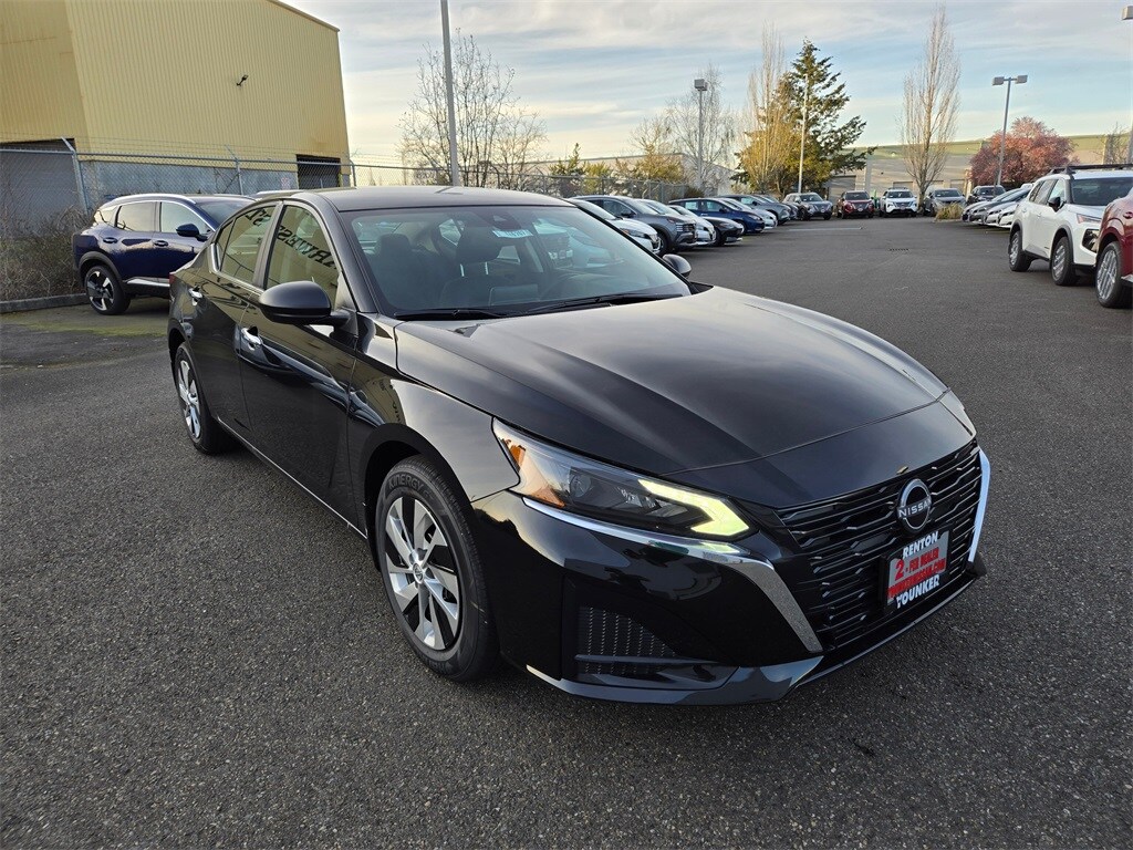 2025 Nissan Altima 2.5 S photo 2