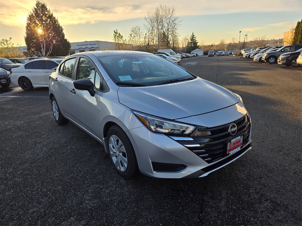 2025 Nissan Versa 1.6 S photo 2