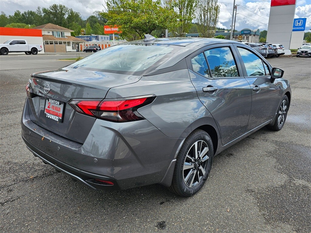 2025 Nissan Versa 1.6 SV photo 3
