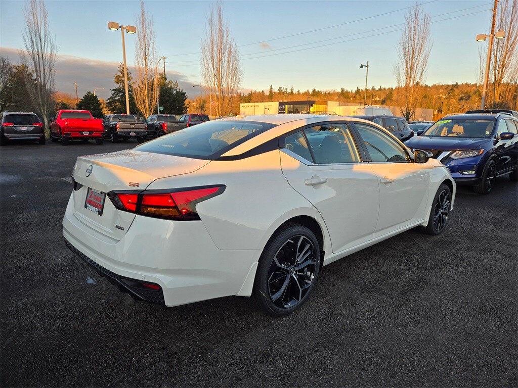 2025 Nissan Altima 2.5 SR photo 3