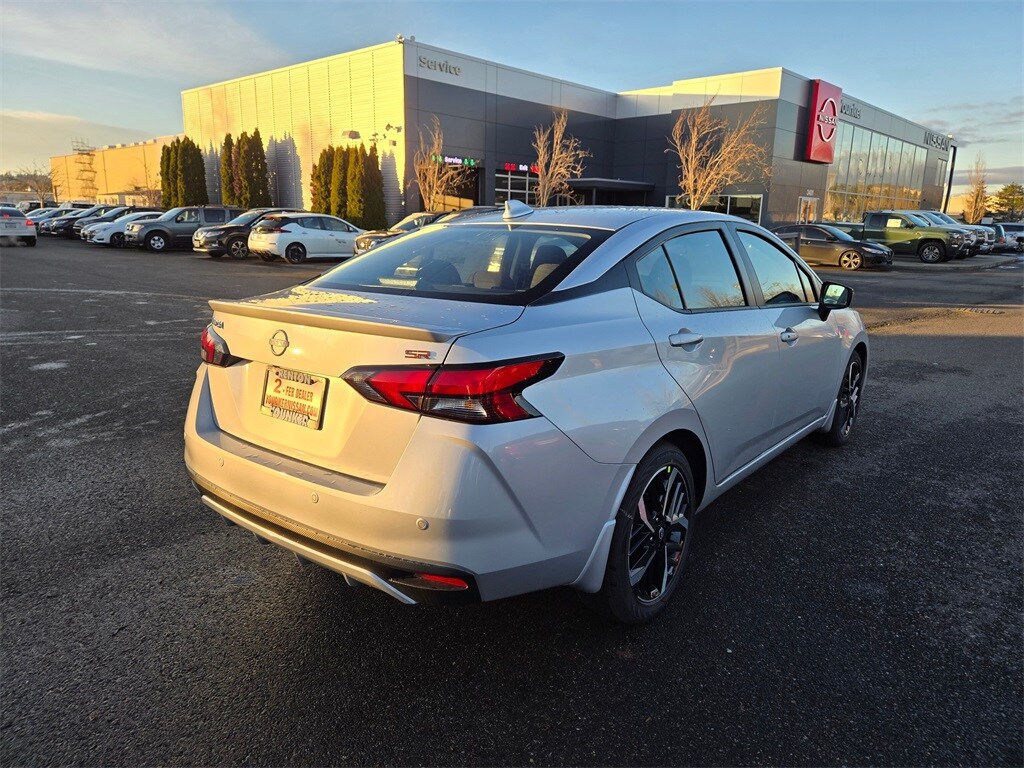 2025 Nissan Versa SR photo 3