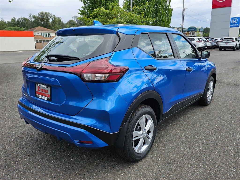 2025 Nissan Kicks Play S photo 3