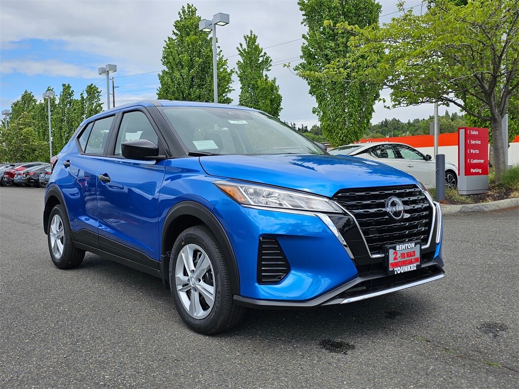 2025 Nissan Kicks Play S photo 2