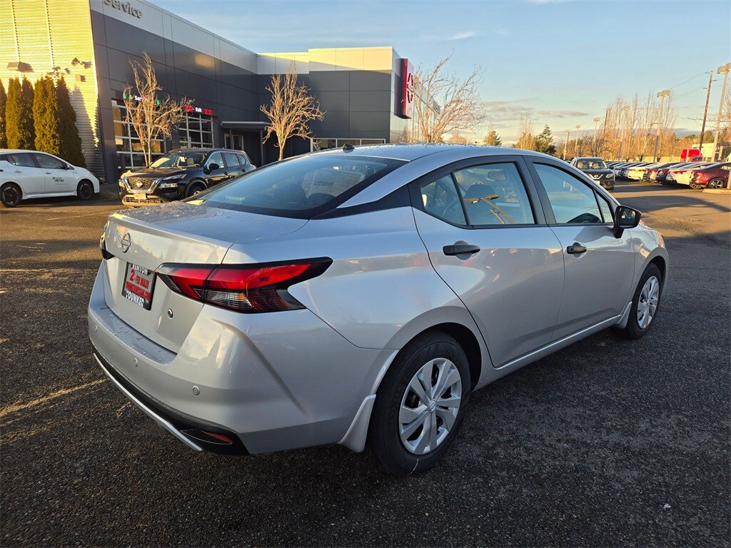 2025 Nissan Versa 1.6 S photo 3