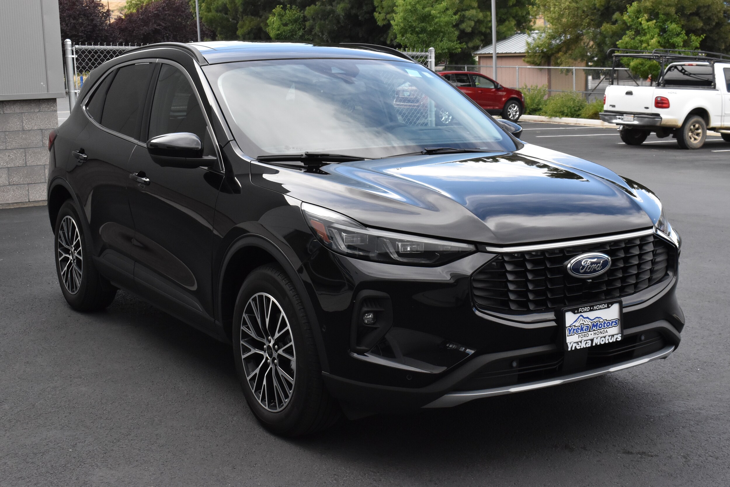 2023 Ford Escape photo 2