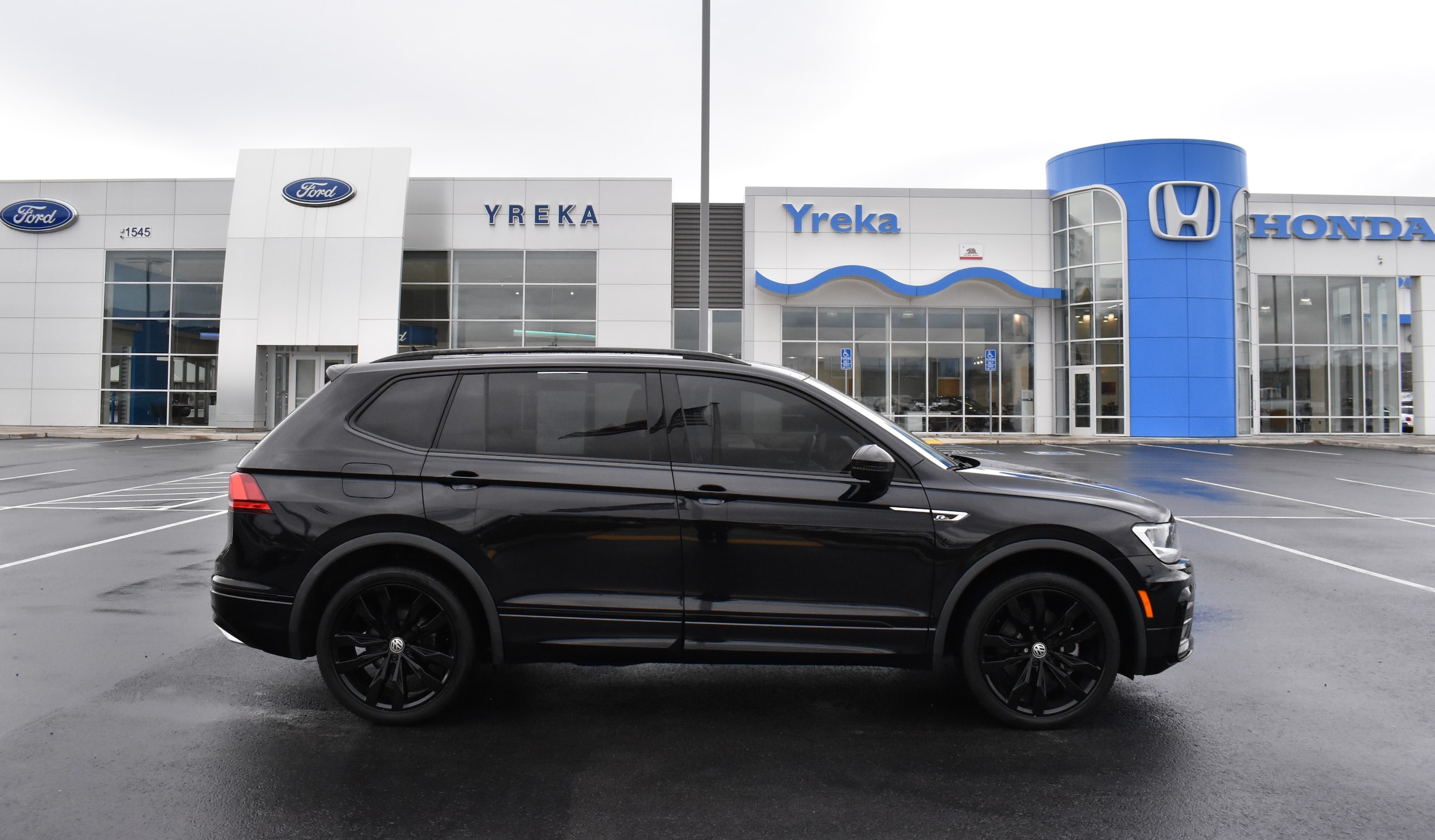 2021 Volkswagen Tiguan SE R-LINE BLACK's photo
