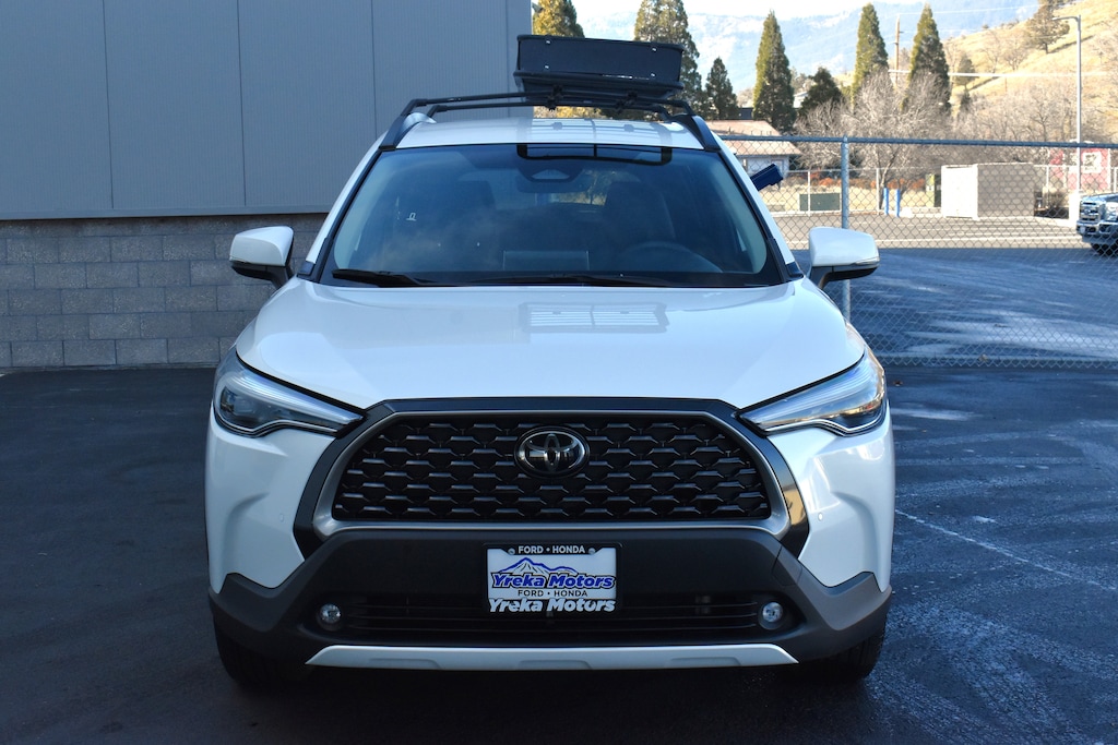 2023 Toyota Corolla Cross XLE photo 3