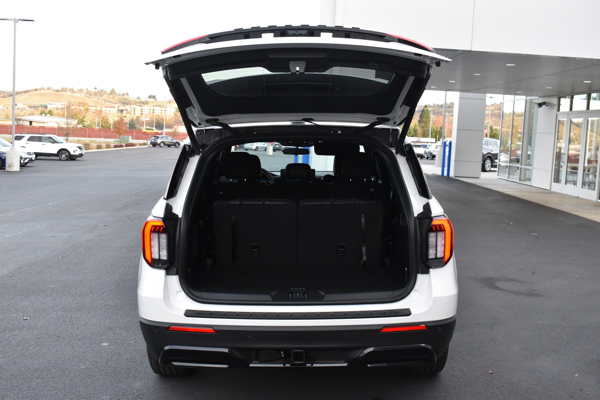 2026 Ford Explorer ST-Line - Photo 8