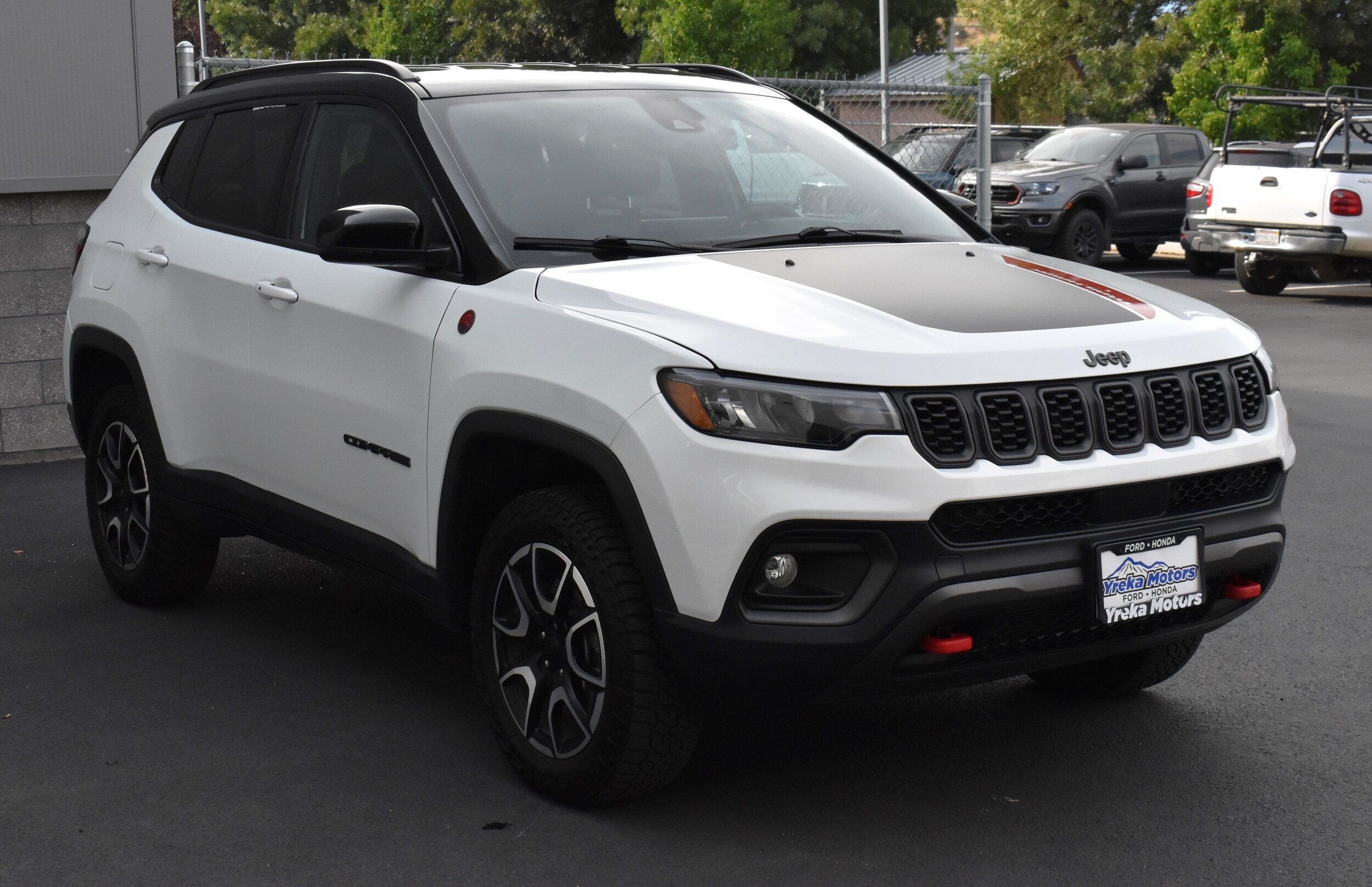 2024 Jeep Compass Trailhawk photo 3