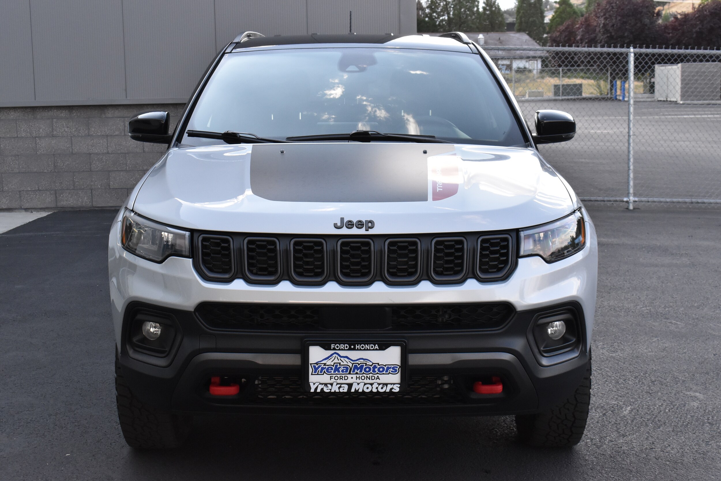 2024 Jeep Compass Trailhawk photo 2