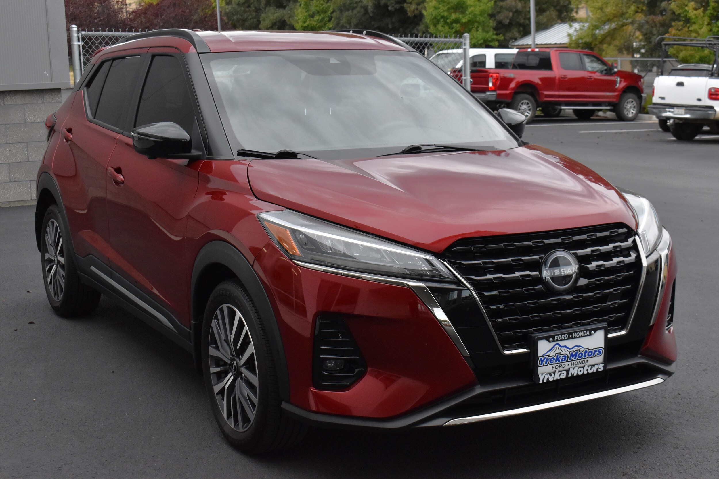 2024 Nissan Kicks SR photo 3