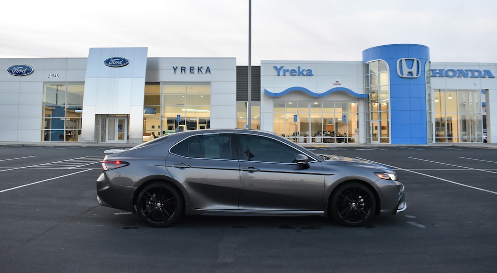 2024 Toyota Camry Hybrid XSE photo 2