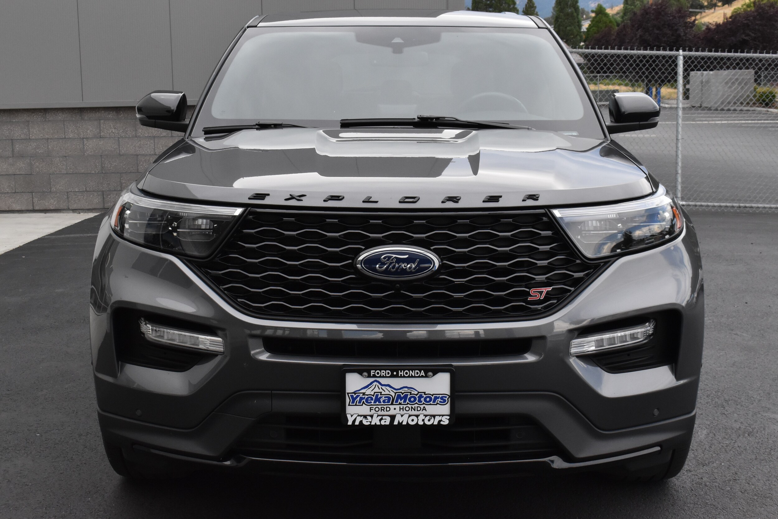 2022 Ford Explorer ST photo 2