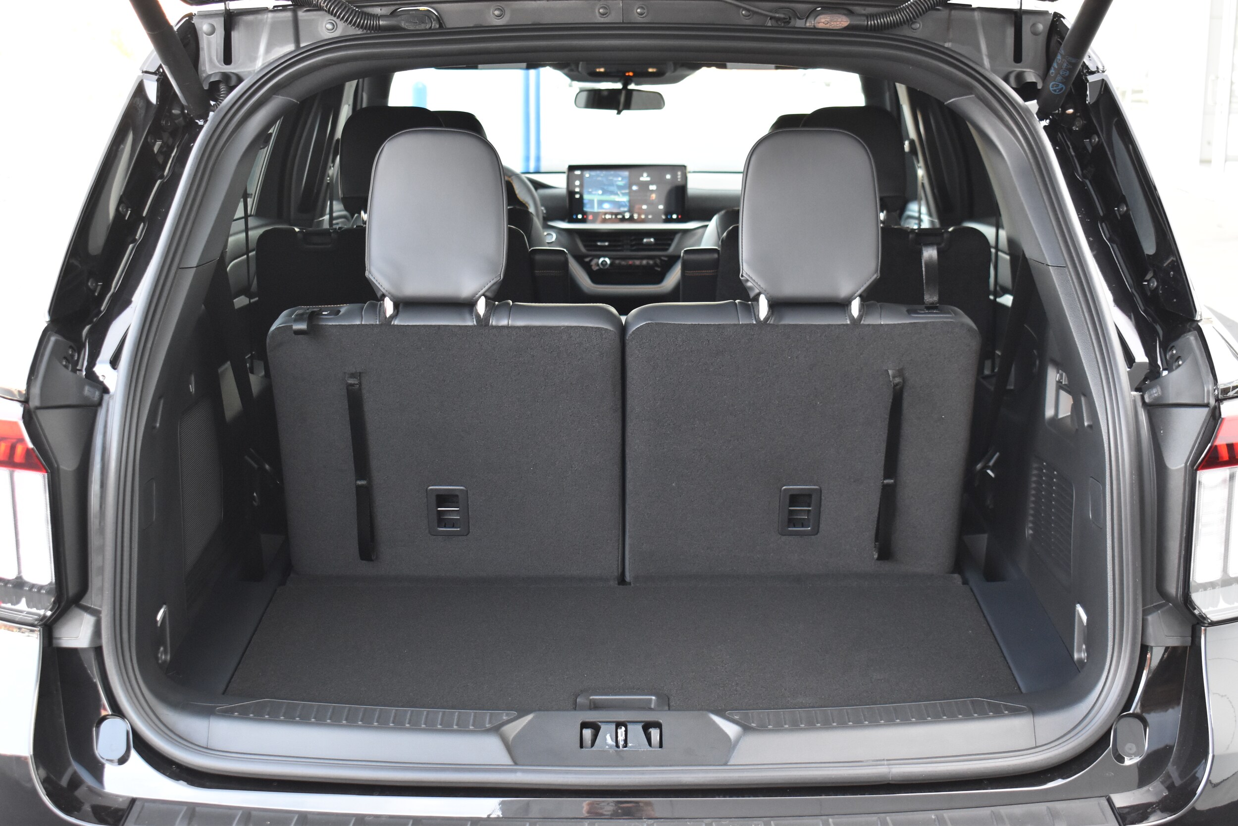 2026 Ford Explorer Tremor - Photo 9