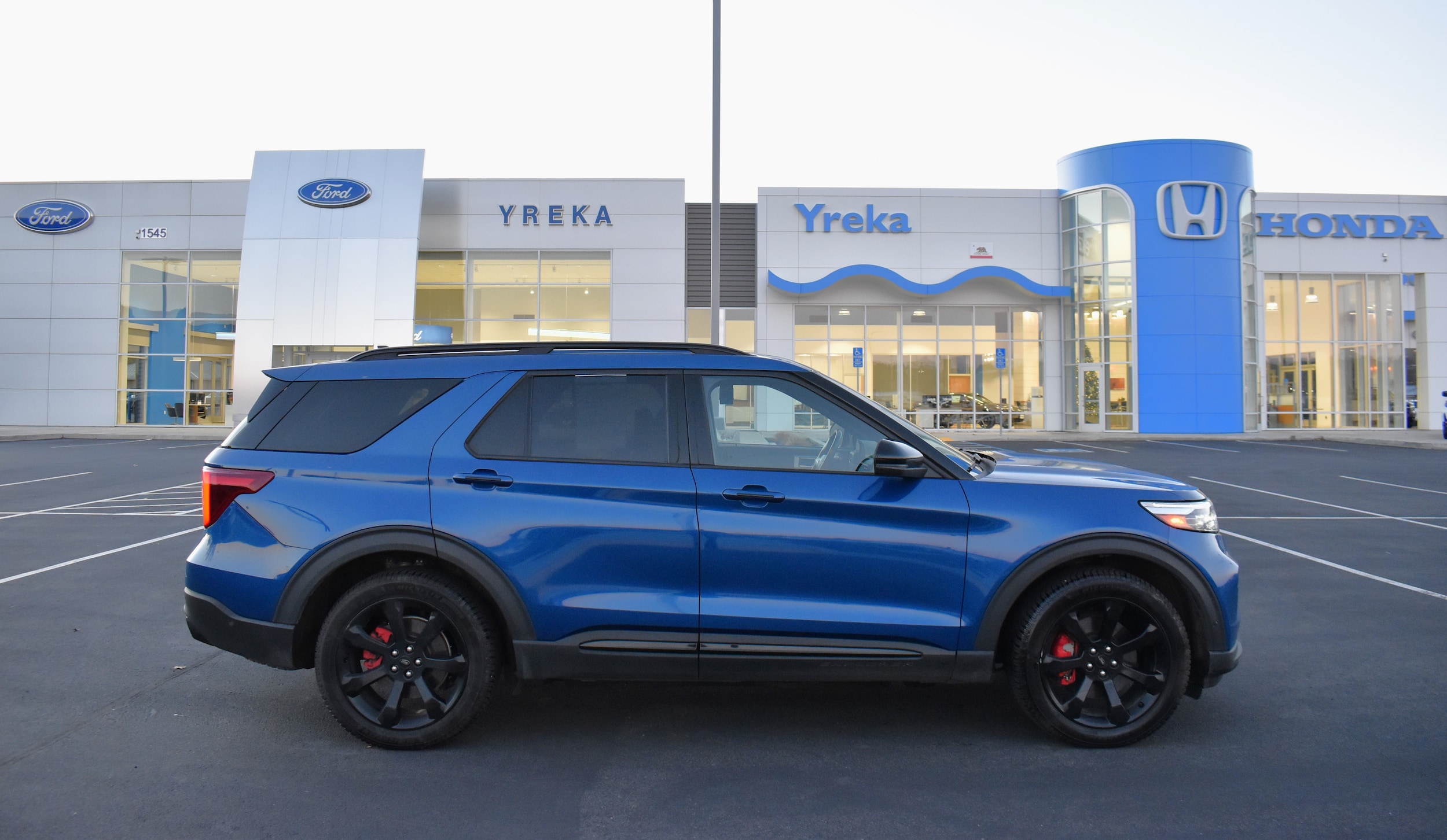2021 Ford Explorer ST's photo