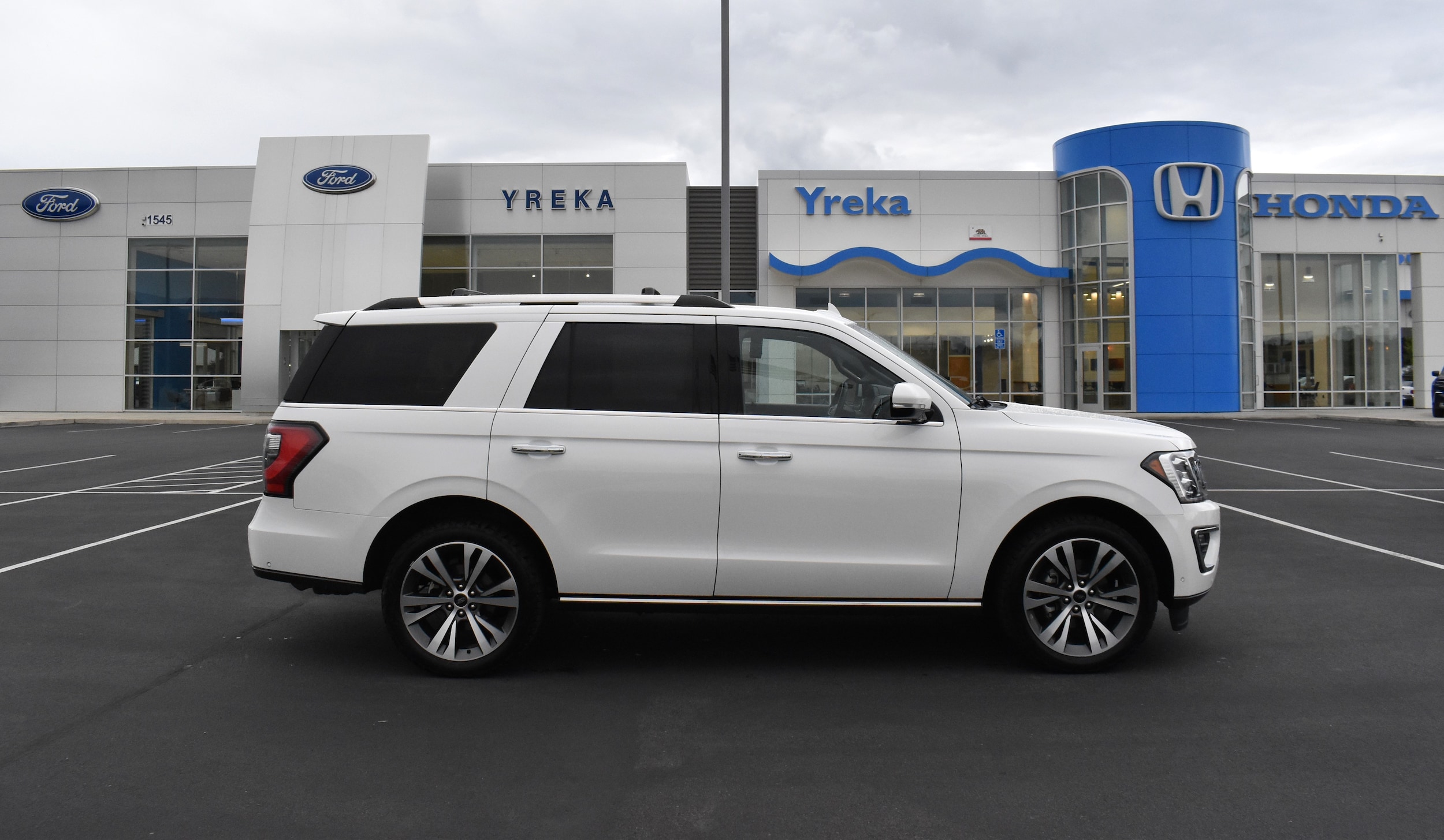 2021 Ford Expedition Limited's photo