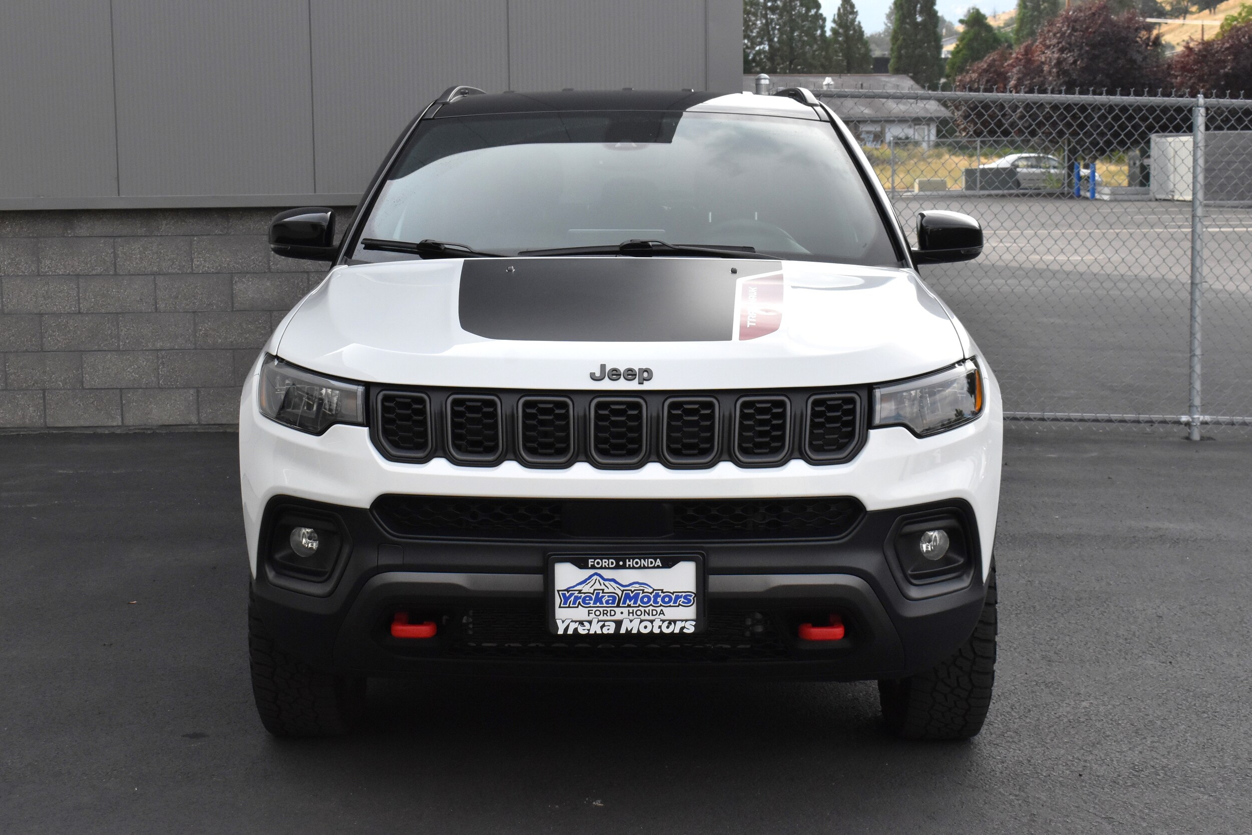 2024 Jeep Compass Trailhawk photo 2