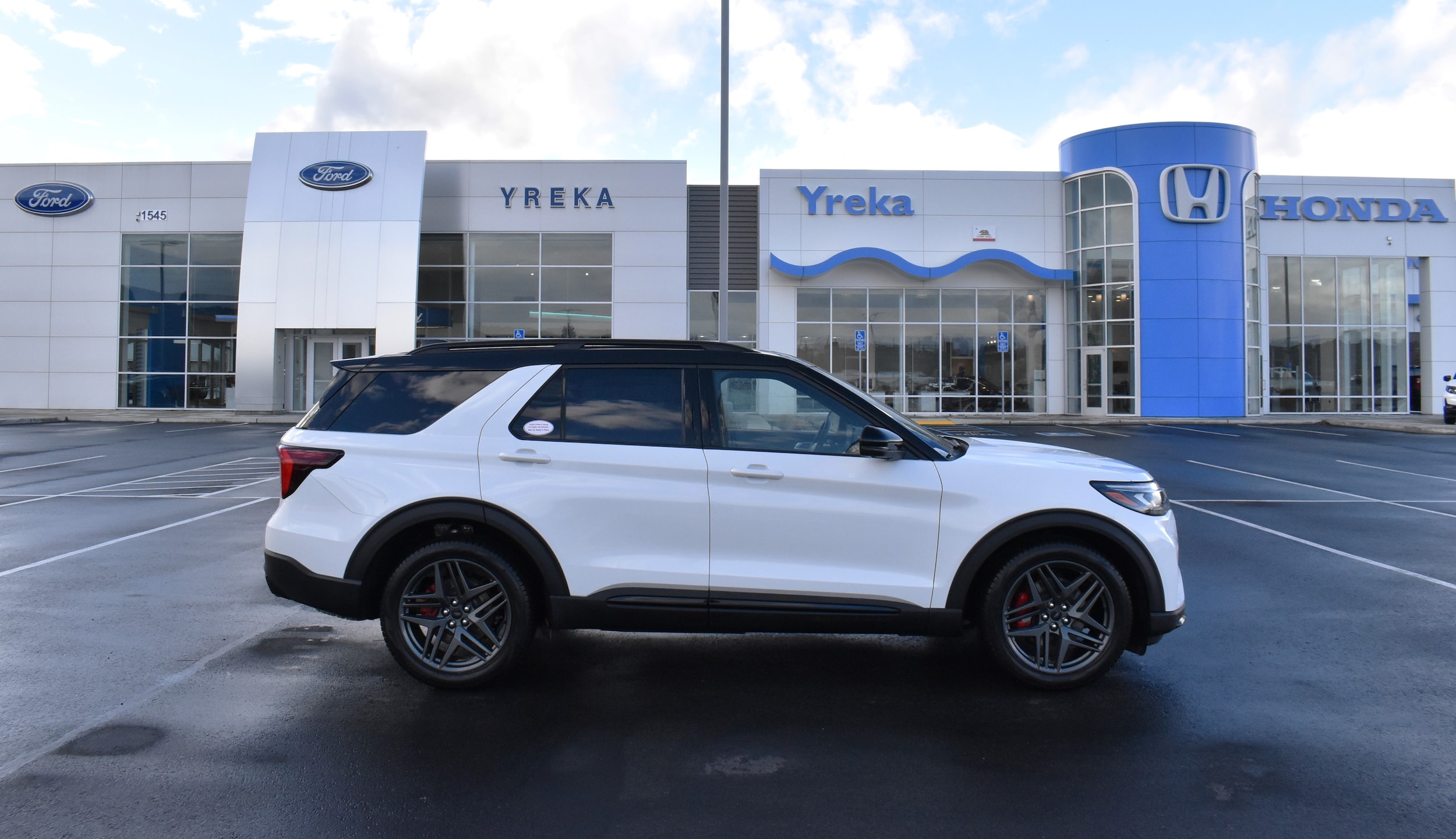 2026 Ford Explorer ST's photo