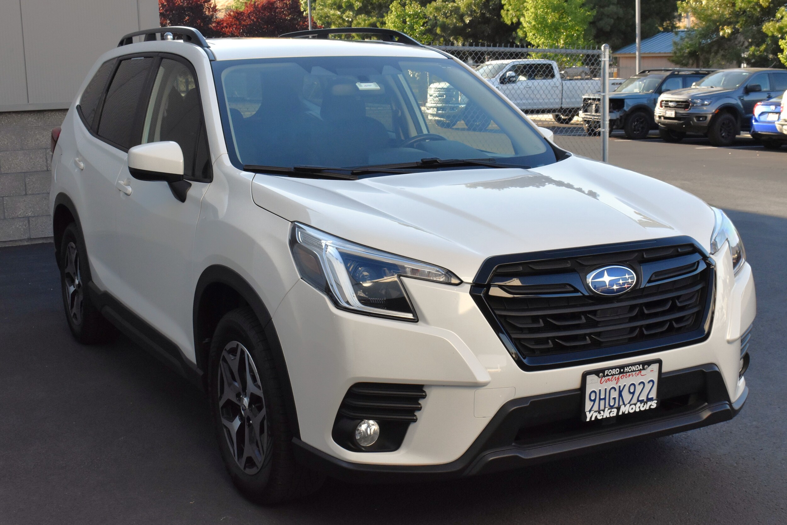 2022 Subaru Forester Premium photo 2