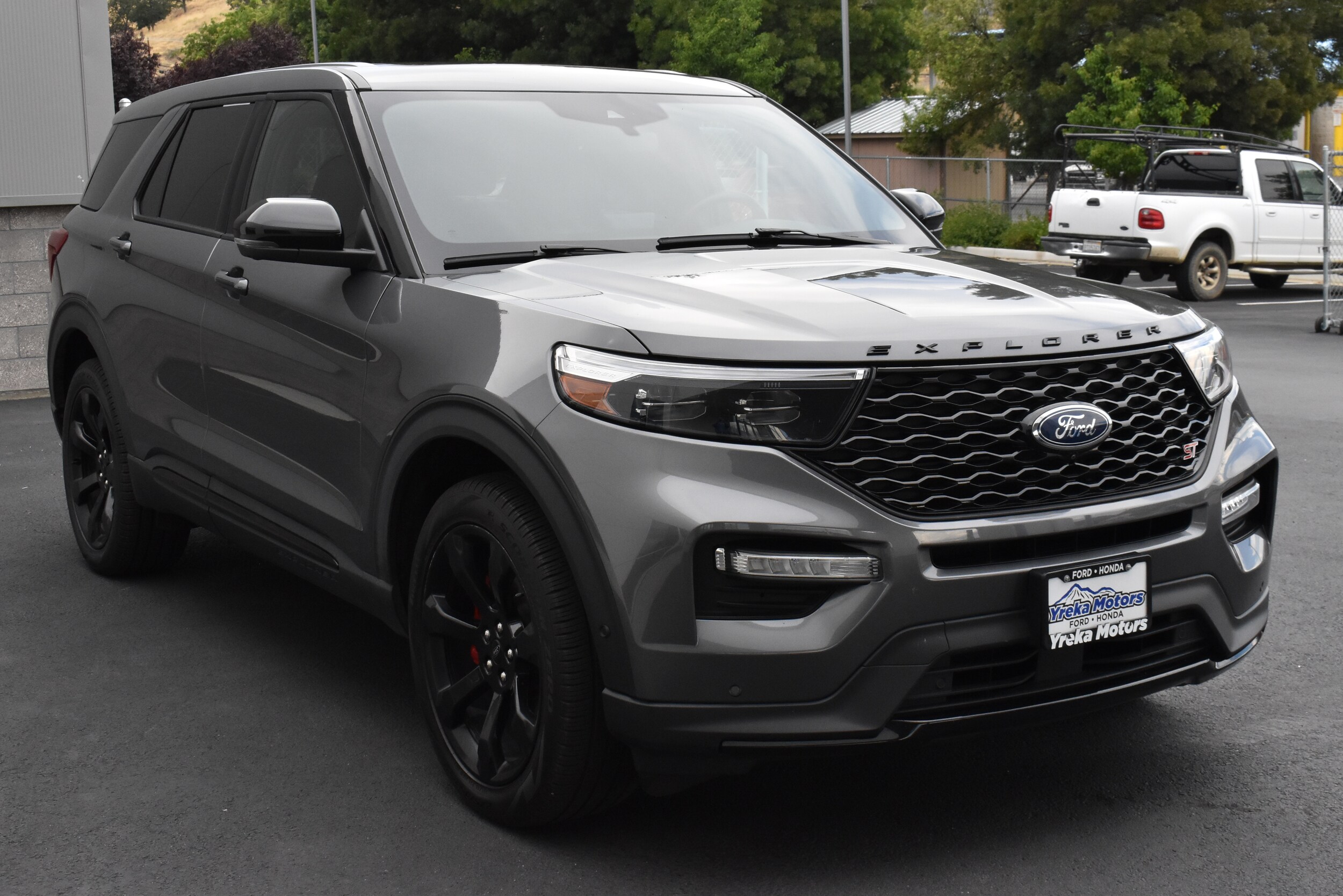 2022 Ford Explorer ST photo 3