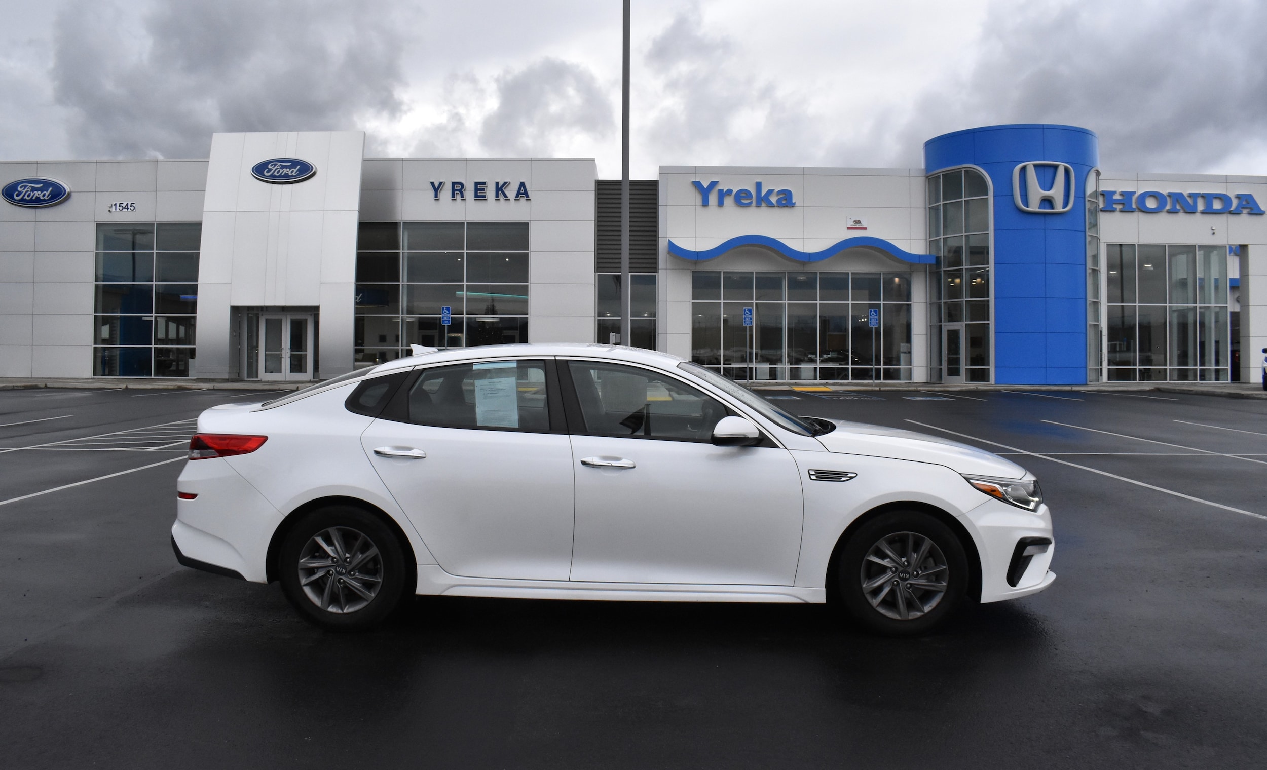 2019 Kia Optima LX's photo