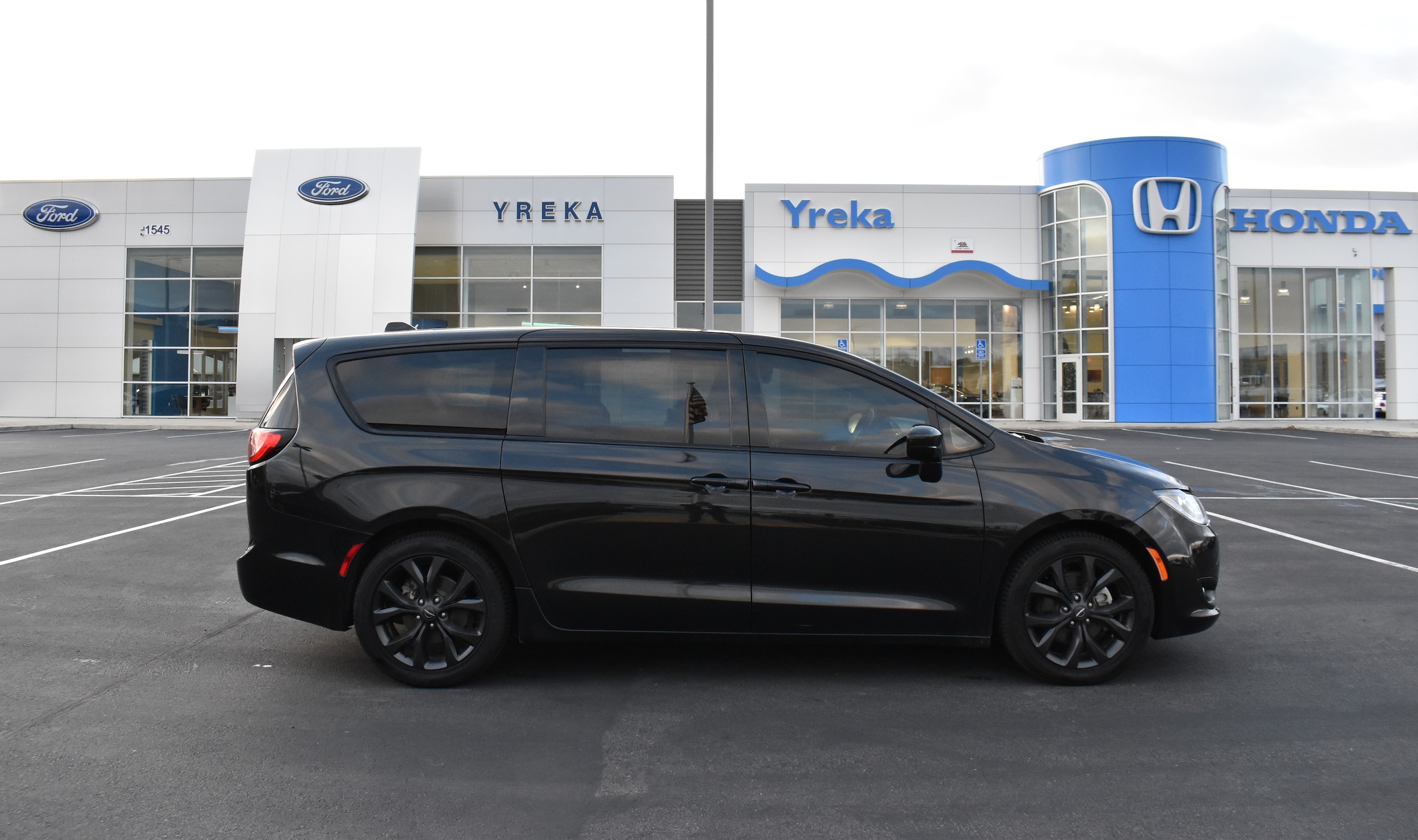 2020 Chrysler Pacifica Touring's photo