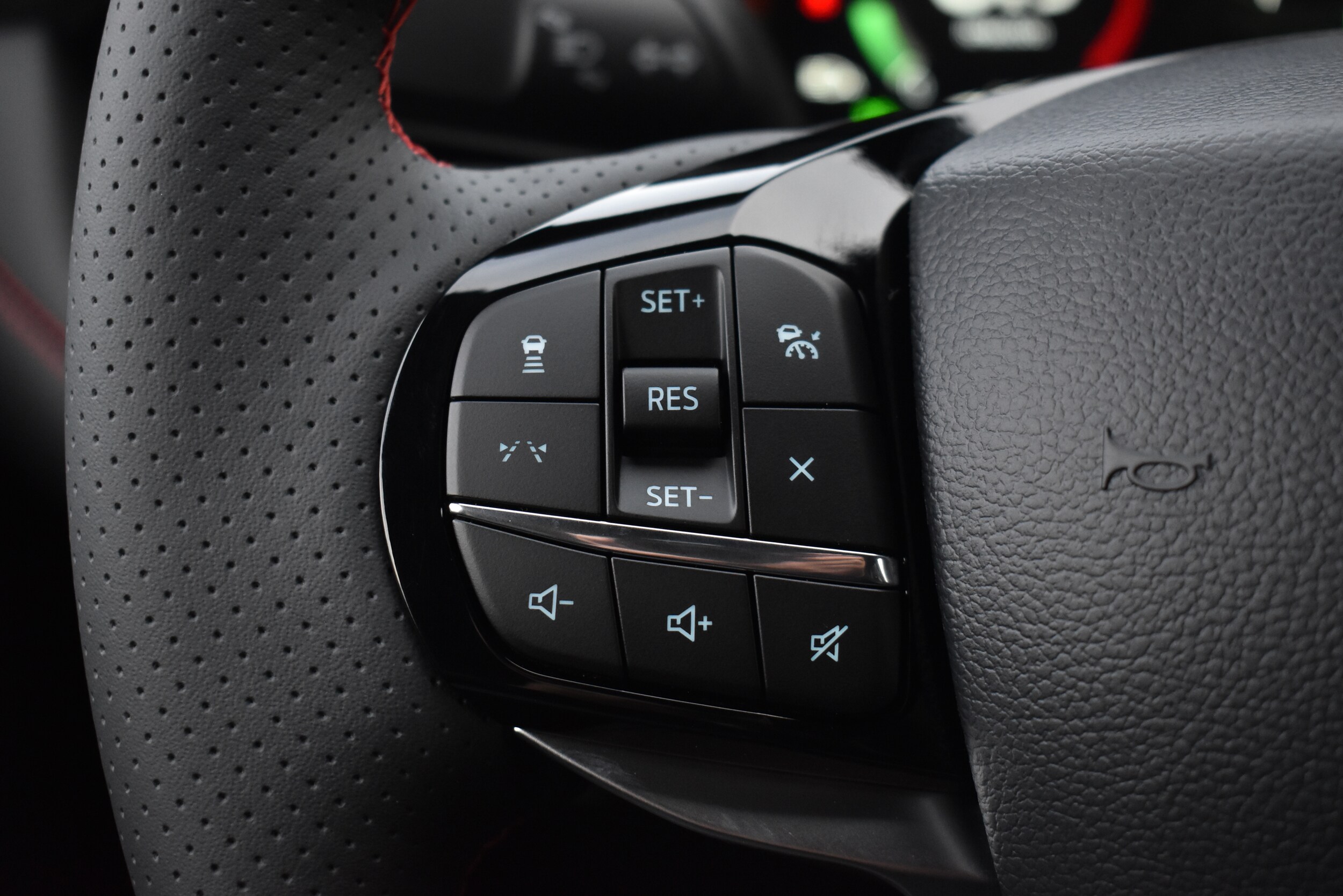 2026 Ford Explorer ST-Line - Photo 25