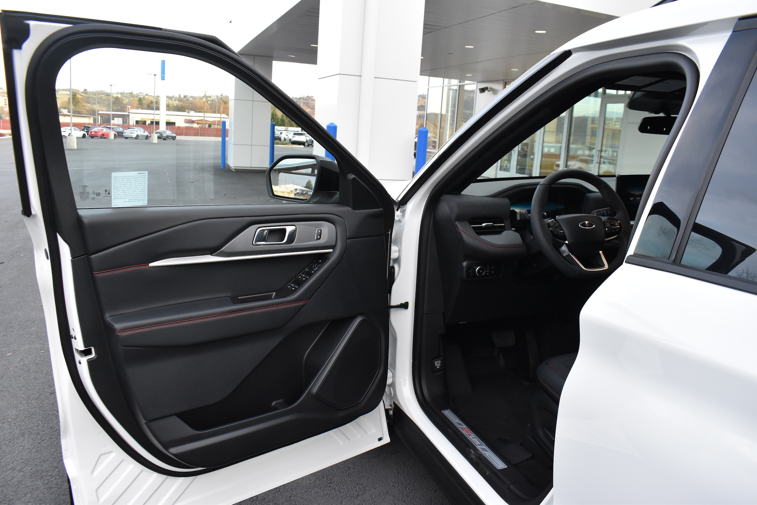 2026 Ford Explorer ST-Line - Photo 14