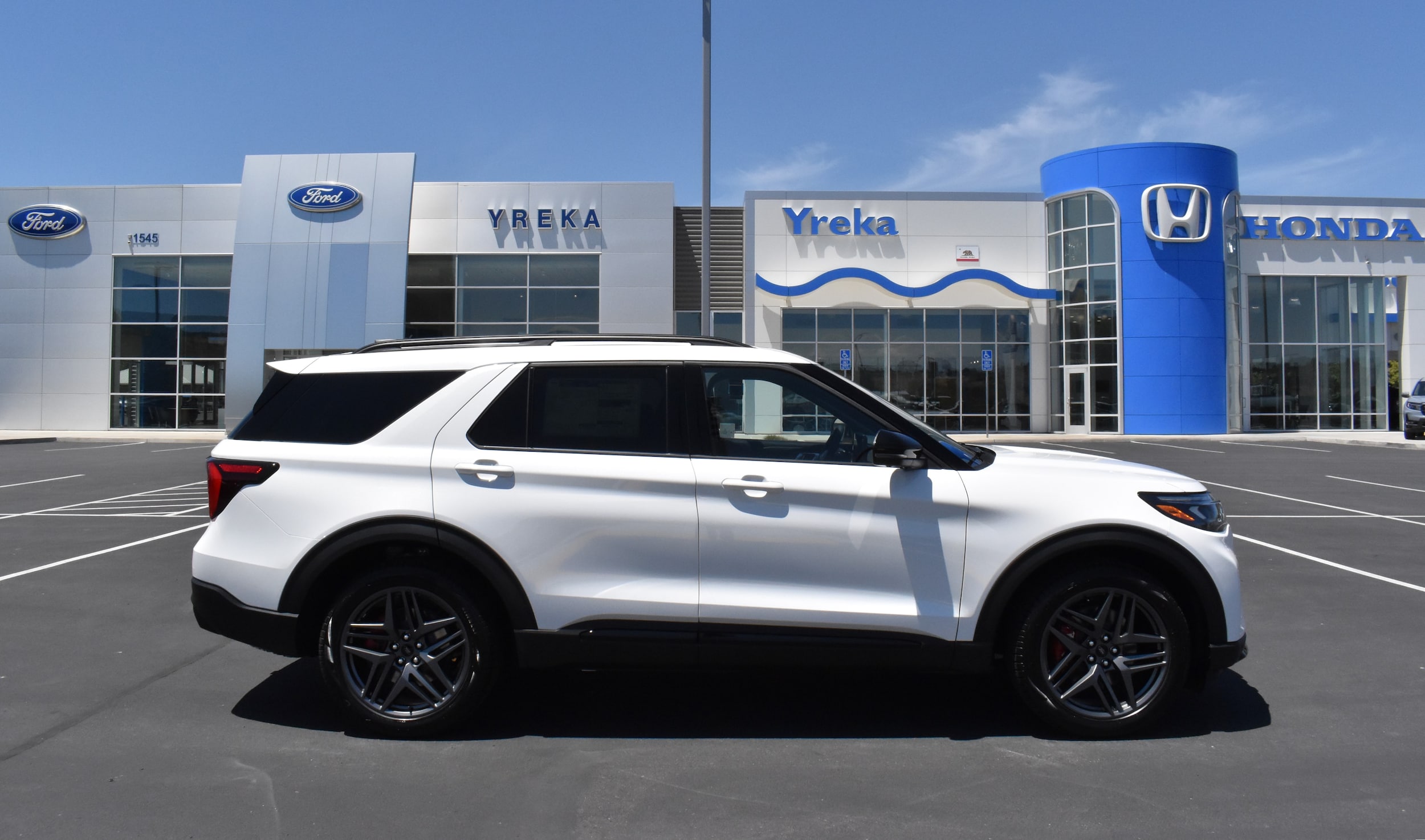 2025 Ford Explorer ST's photo