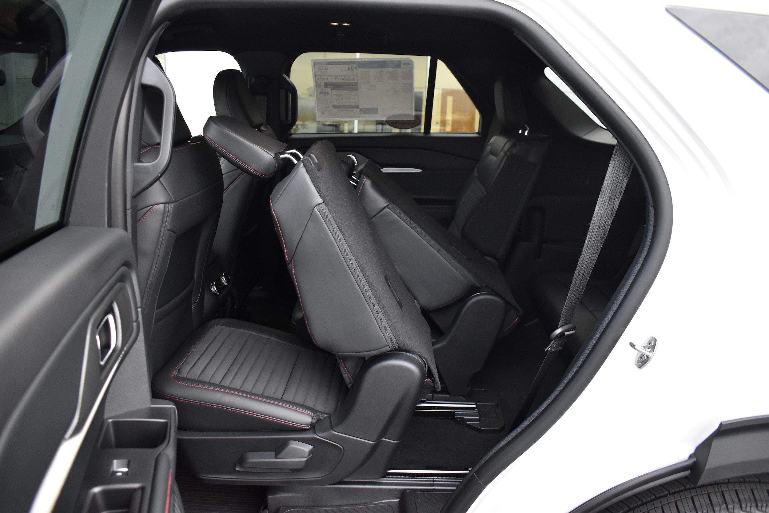 2026 Ford Explorer ST-Line - Photo 17