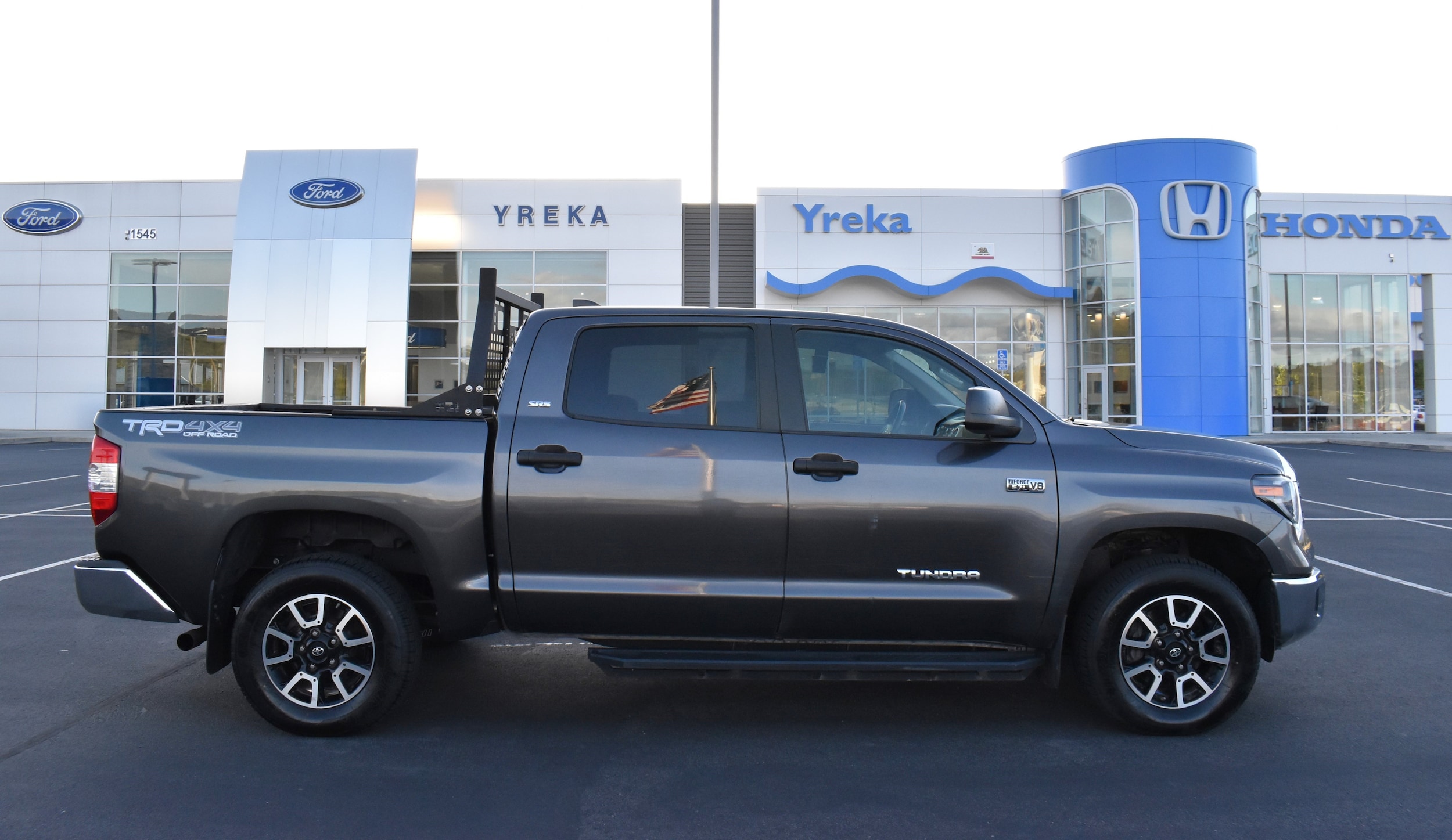 2020 Toyota Tundra SR5 5.7L 4WD Crew Max Short Bed's photo