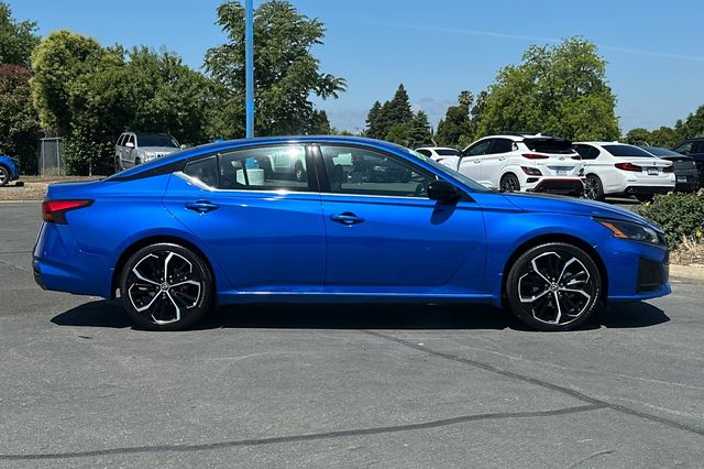 2025 Nissan Altima SR - Photo 3