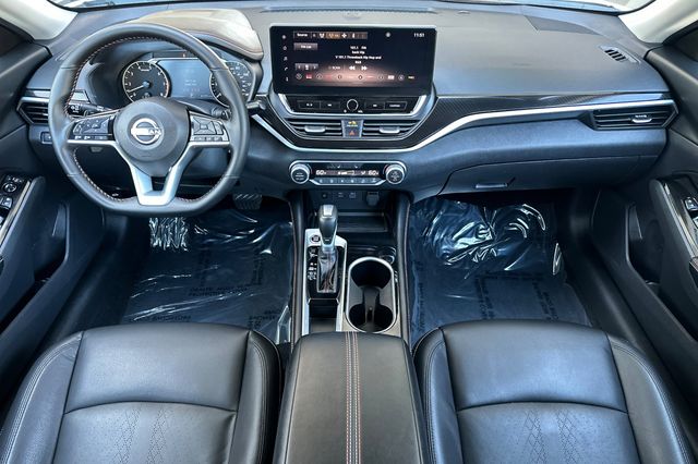 2025 Nissan Altima SR - Photo 10