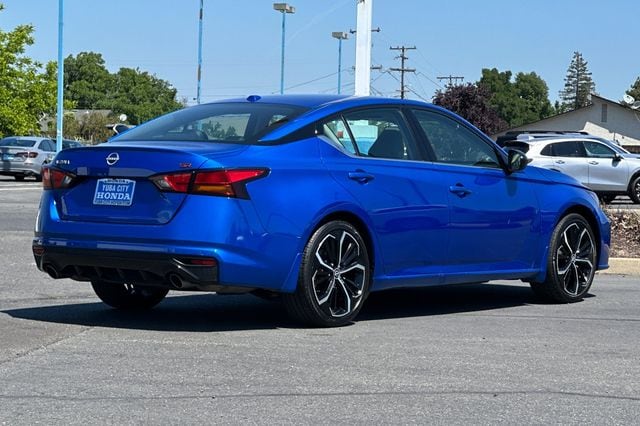 2025 Nissan Altima SR - Photo 4