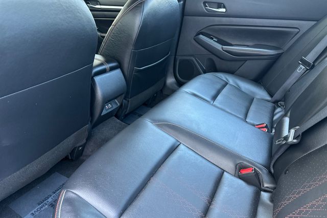 2025 Nissan Altima SR - Photo 9